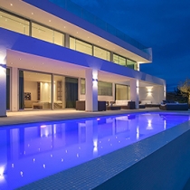 Villa S